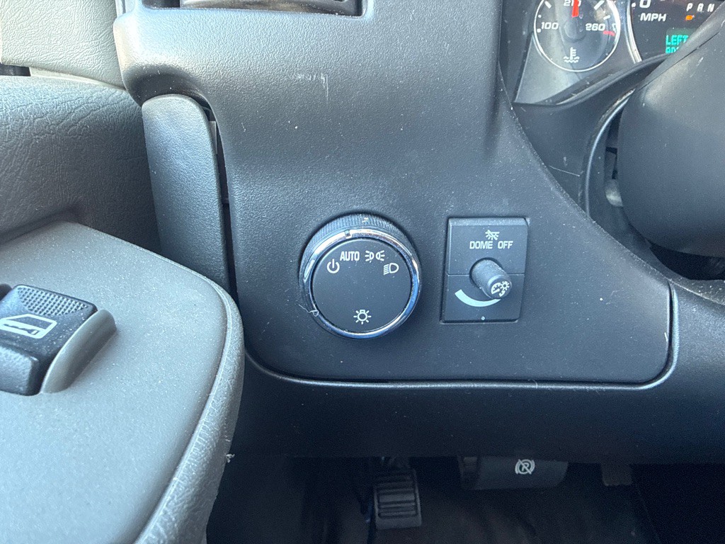 2018 Chevrolet Express Image 15