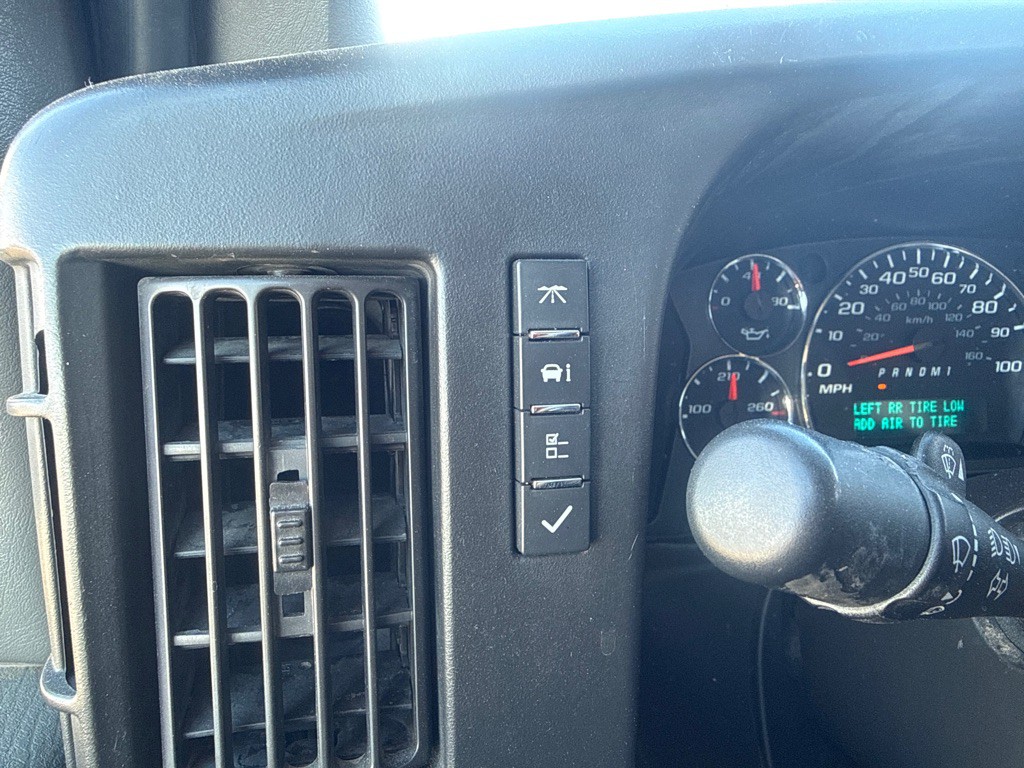 2018 Chevrolet Express Image 16