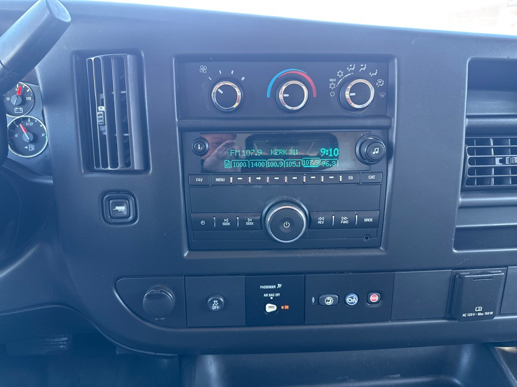 2018 Chevrolet Express Image 17