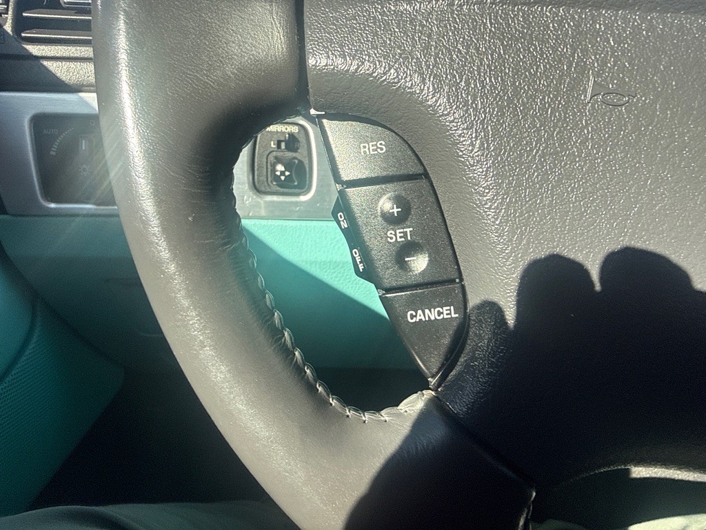 2002 Ford Thunderbird Image 23