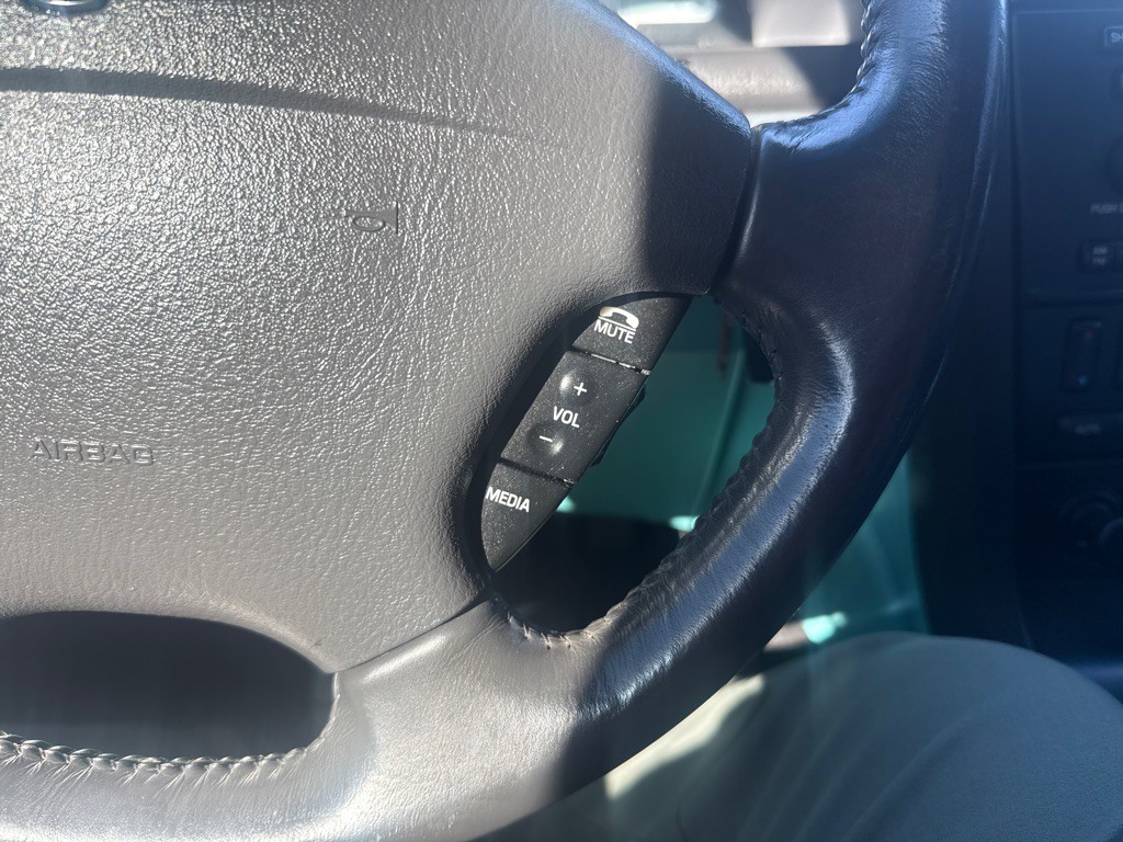 2002 Ford Thunderbird Image 24