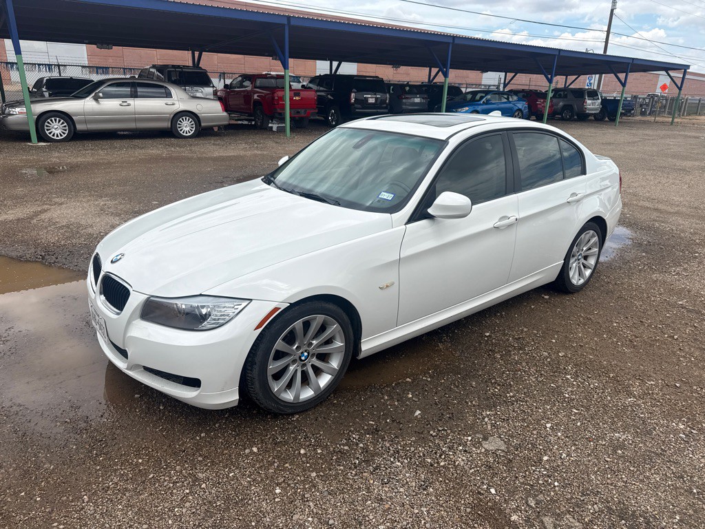 2011 BMW 3 Series Image 2