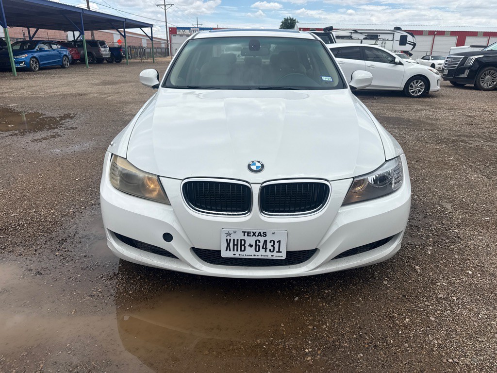 2011 BMW 3 Series Image 3