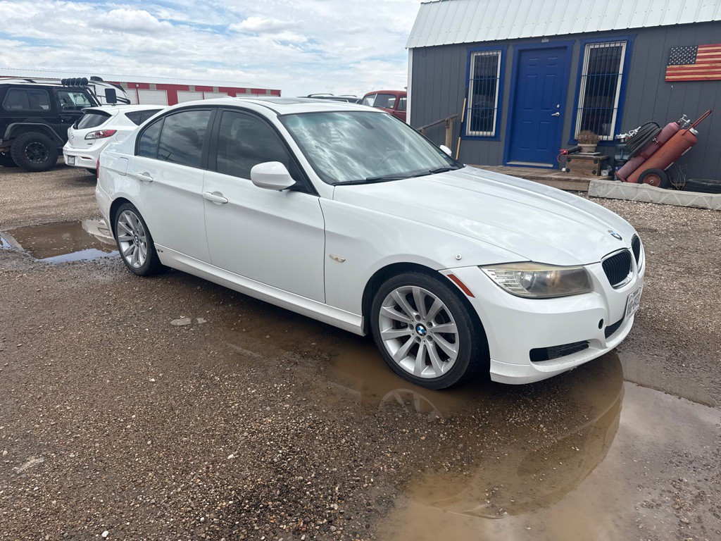 2011 BMW 3 Series Image 4