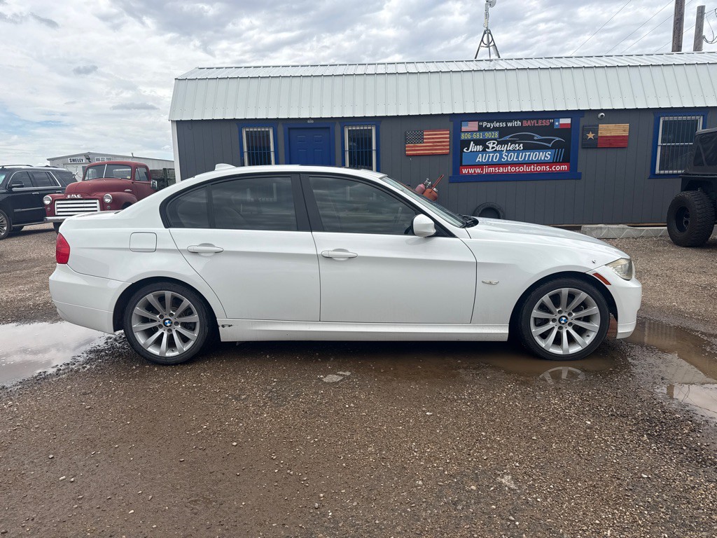 2011 BMW 3 Series Image 5