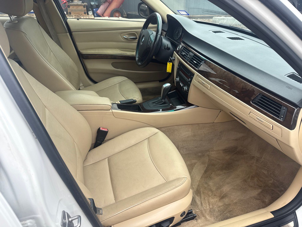 2011 BMW 3 Series Image 6