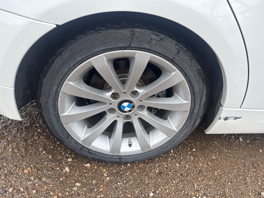 2011 BMW 3 Series Image 8