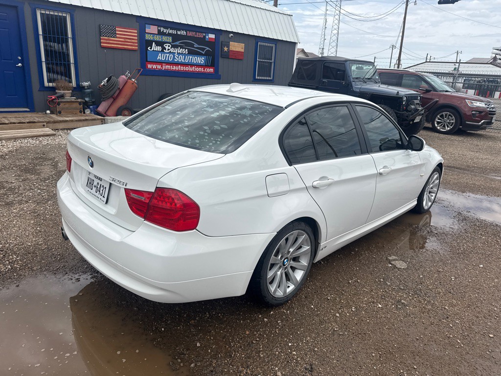 2011 BMW 3 Series Image 9
