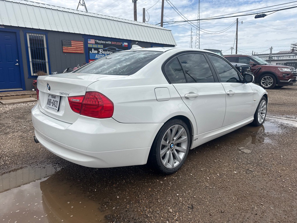 2011 BMW 3 Series Image 10