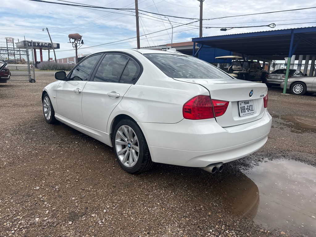 2011 BMW 3 Series Image 12