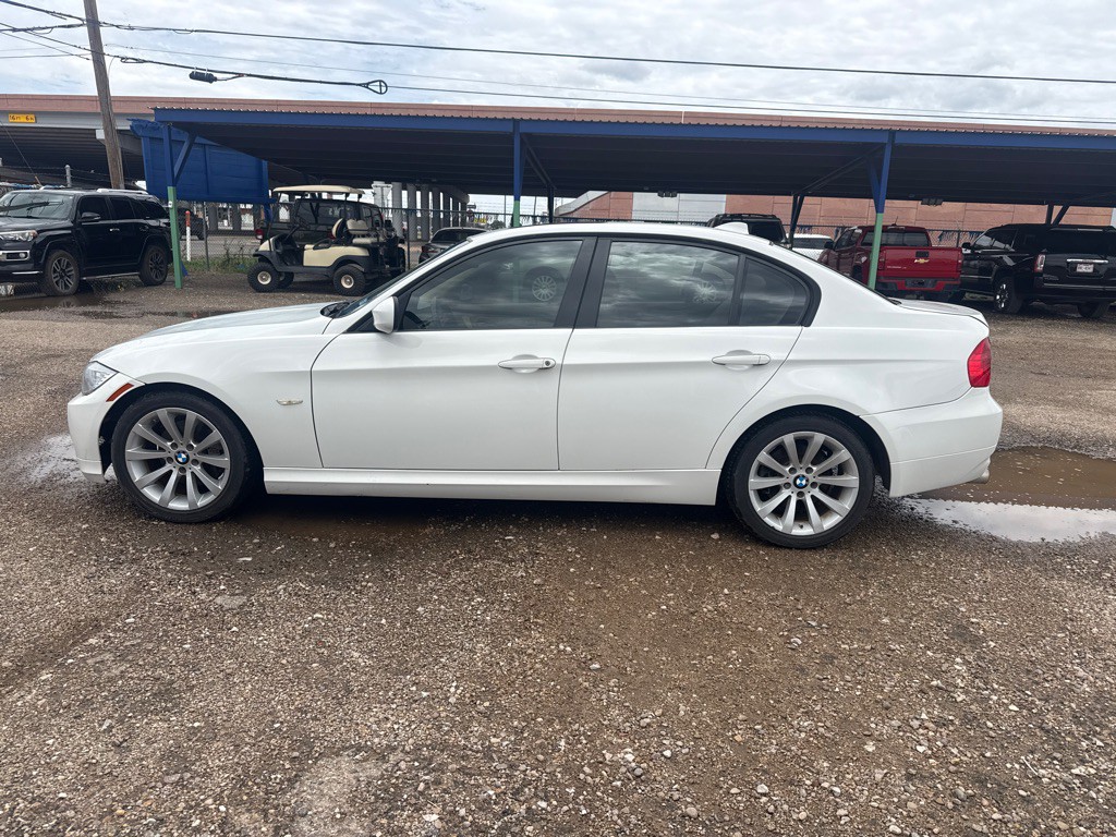 2011 BMW 3 Series Image 14