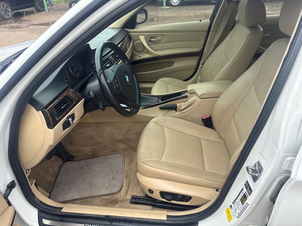 2011 BMW 3 Series Image 15