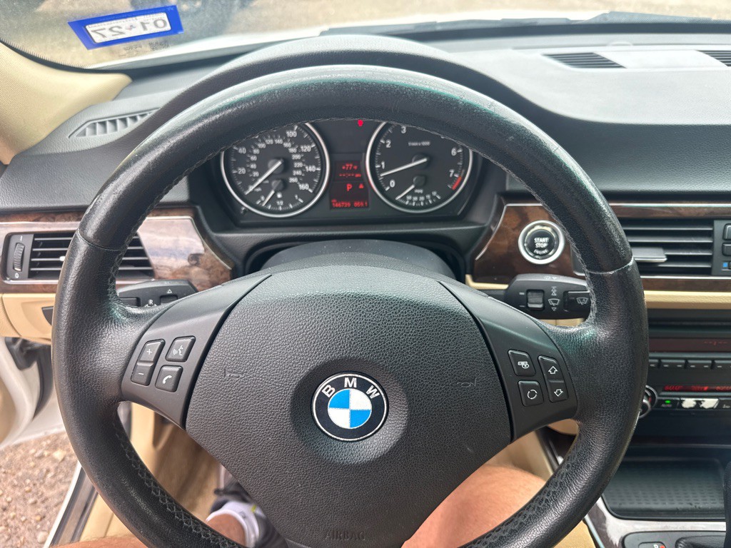 2011 BMW 3 Series Image 19