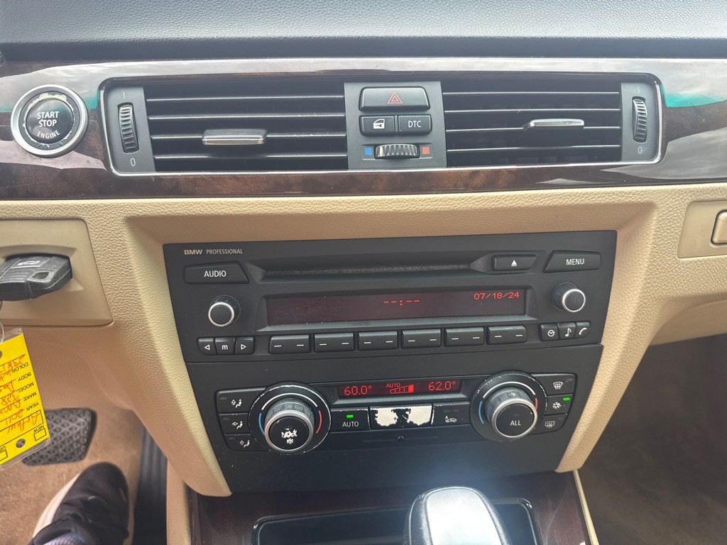 2011 BMW 3 Series Image 24