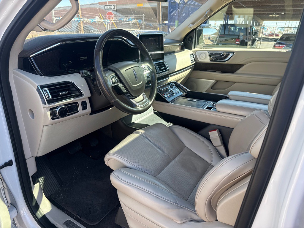 2018 Lincoln Navigator Image 17