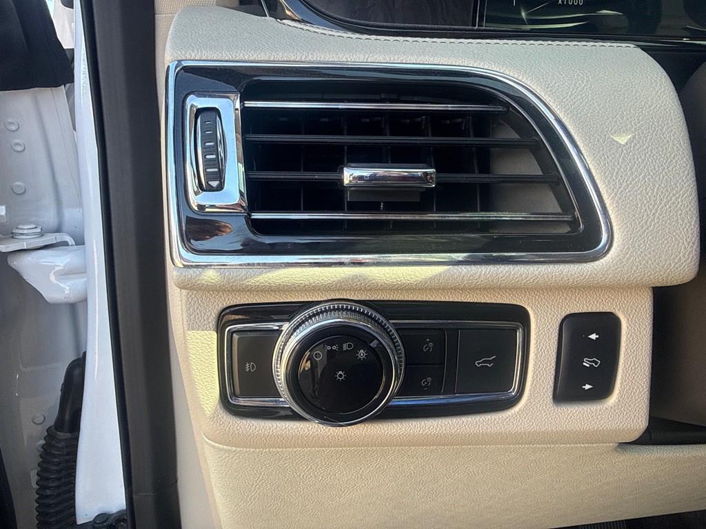 2018 Lincoln Navigator Image 22