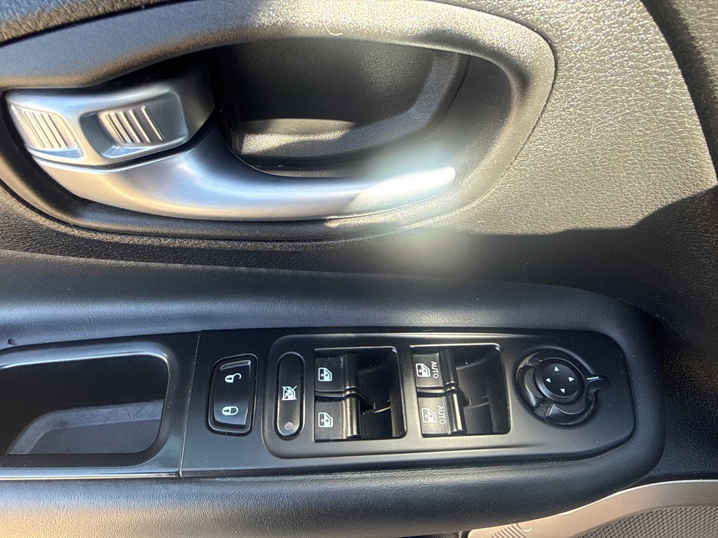 2017 Jeep Renegade Image 19