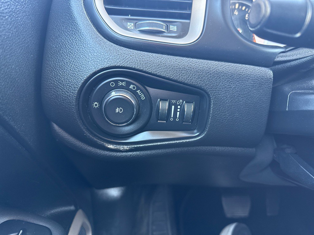 2017 Jeep Renegade Image 23