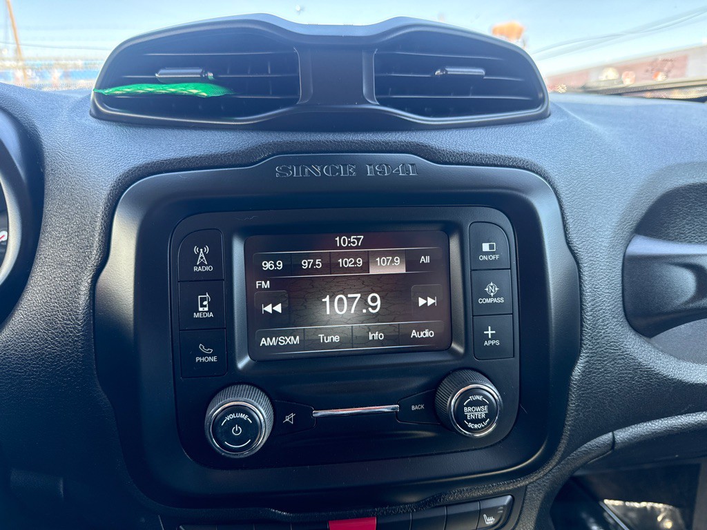 2017 Jeep Renegade Image 26