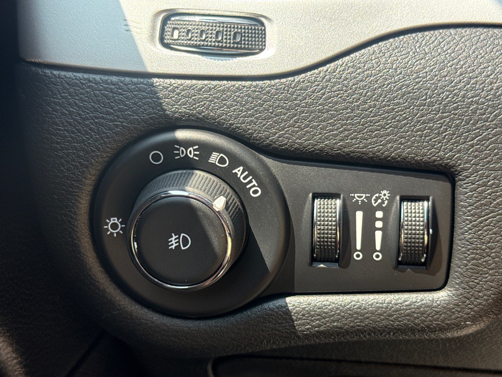2017 Jeep Cherokee Image 18