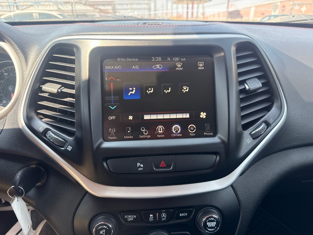 2017 Jeep Cherokee Image 21