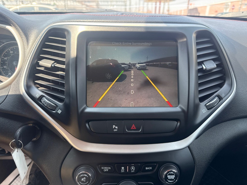 2017 Jeep Cherokee Image 22