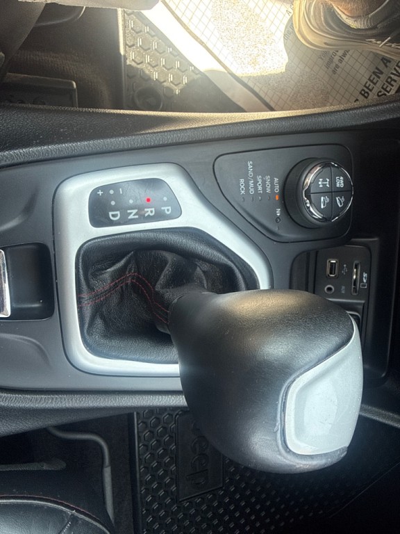2017 Jeep Cherokee Image 25