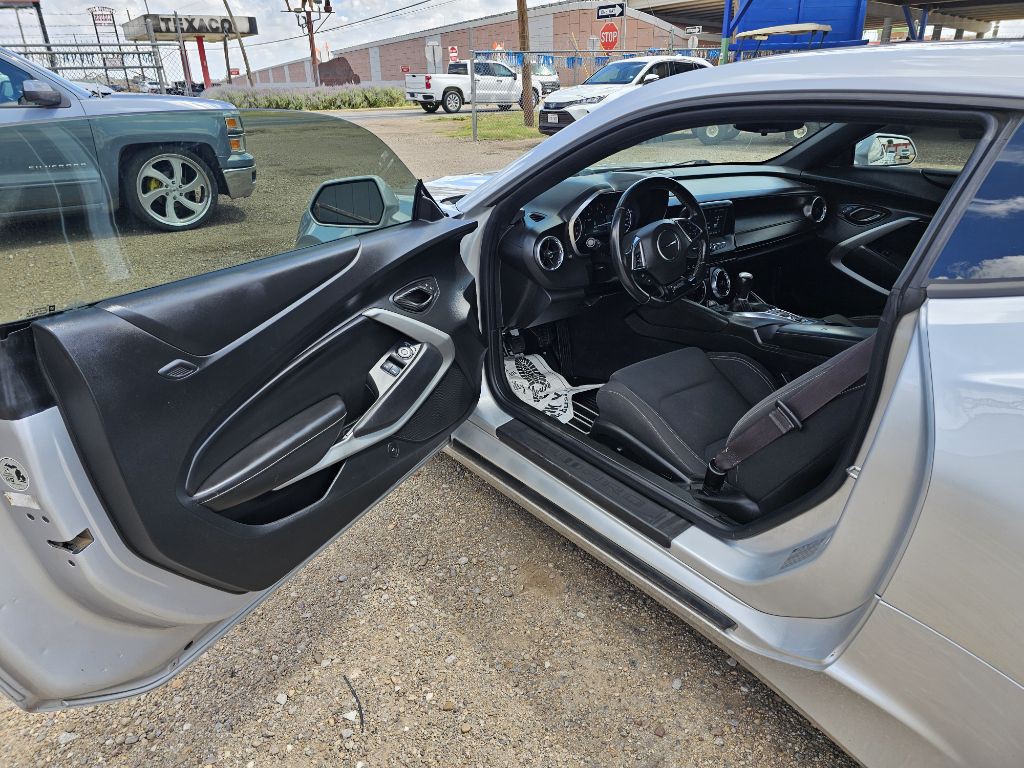 2017 Chevrolet Camaro Image 10