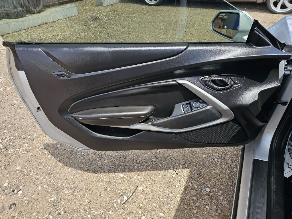 2017 Chevrolet Camaro Image 11