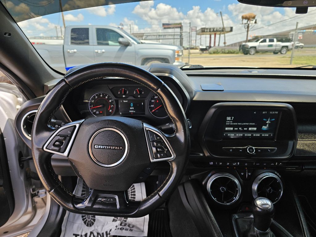 2017 Chevrolet Camaro Image 17