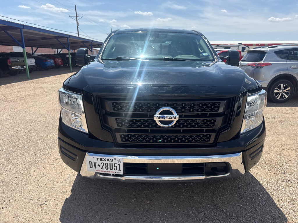2022 Nissan Titan Image 3
