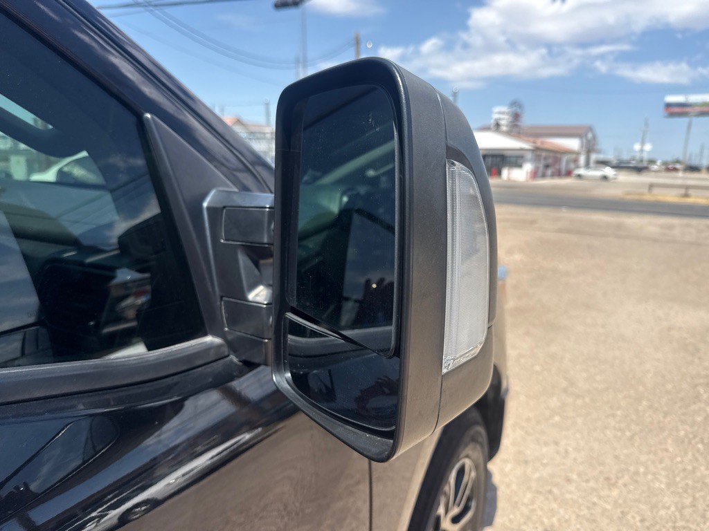 2022 Nissan Titan Image 8