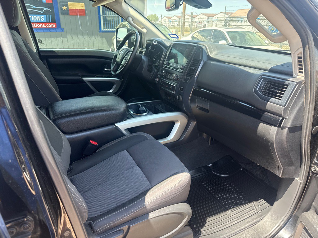 2022 Nissan Titan Image 9