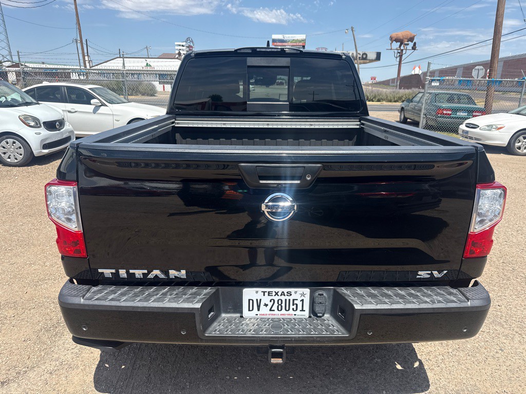 2022 Nissan Titan Image 12