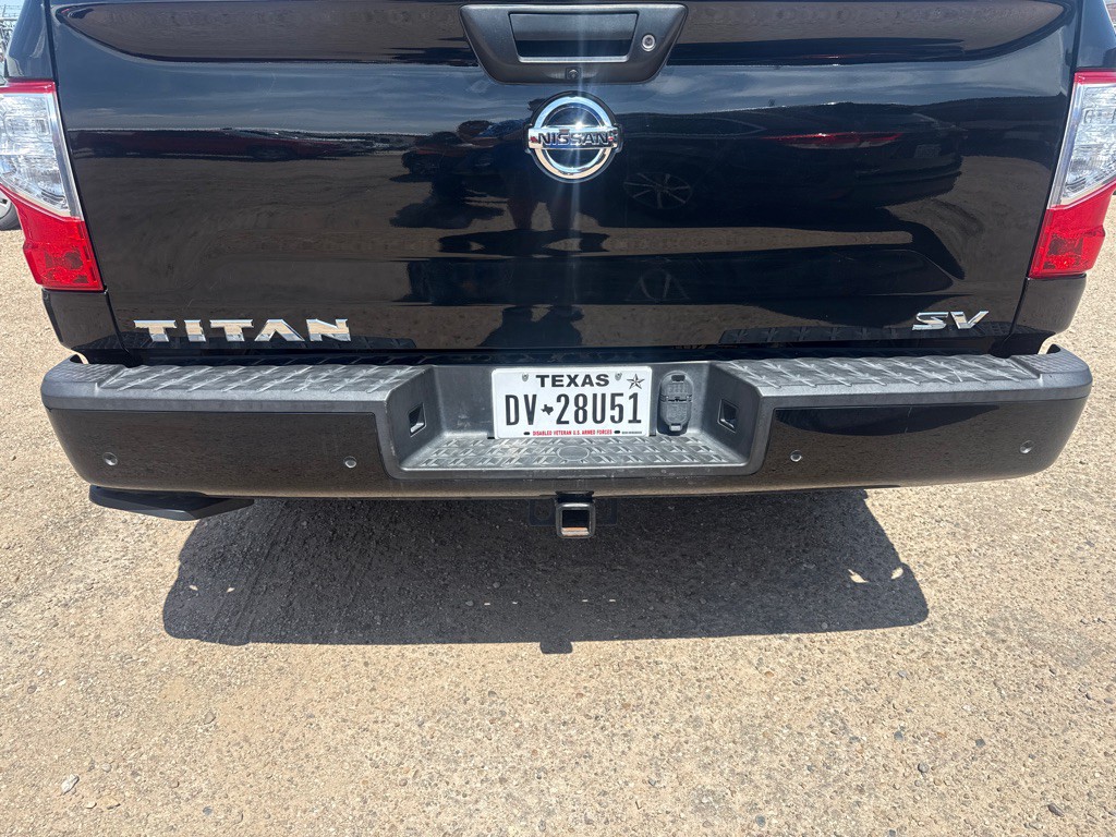 2022 Nissan Titan Image 13