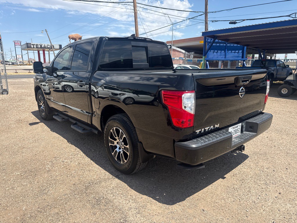 2022 Nissan Titan Image 14