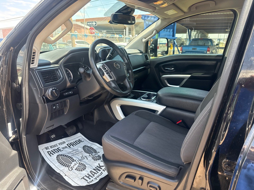 2022 Nissan Titan Image 16