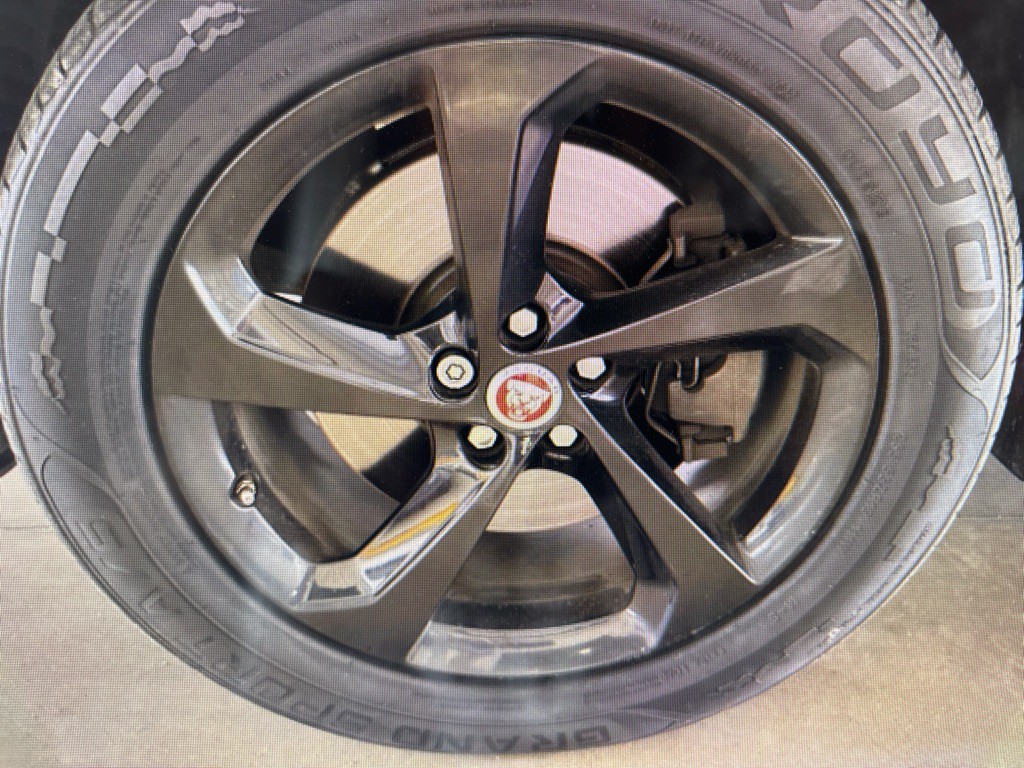 2017 Jaguar F-PACE Image 11