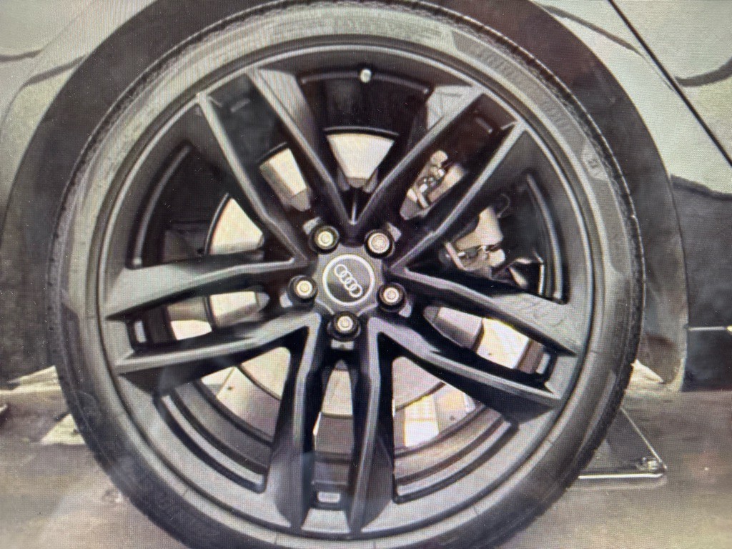 2014 Audi A8 Image 12