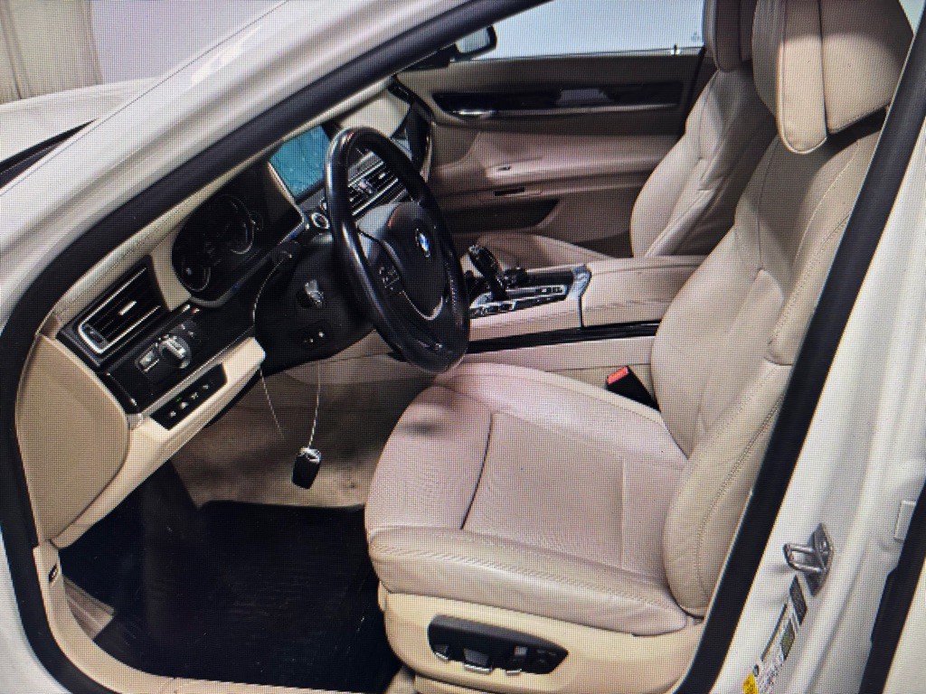 2014 BMW 7 Series Image 8