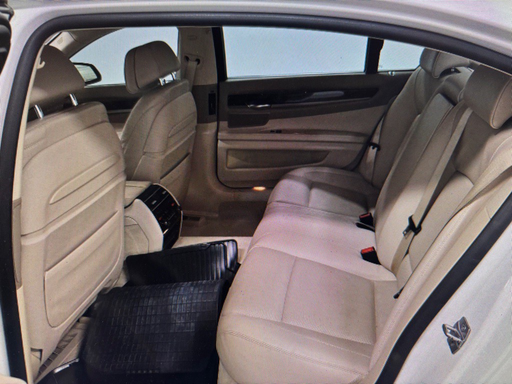 2014 BMW 7 Series Image 10