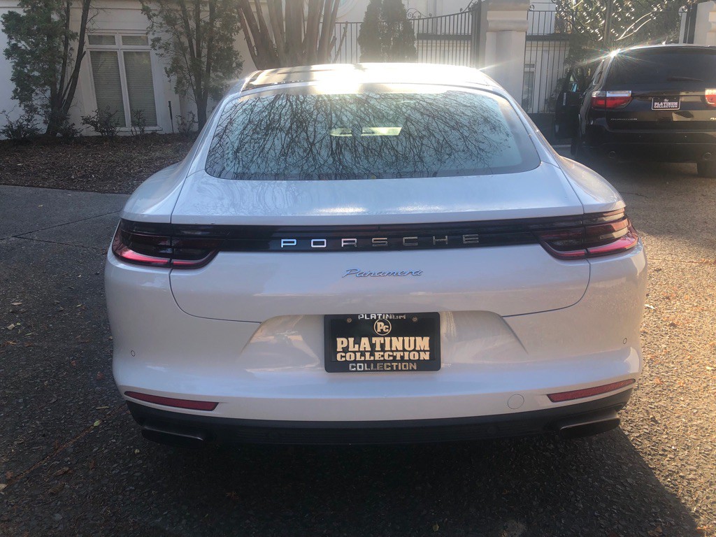 2017 Porsche Panamera Image 3