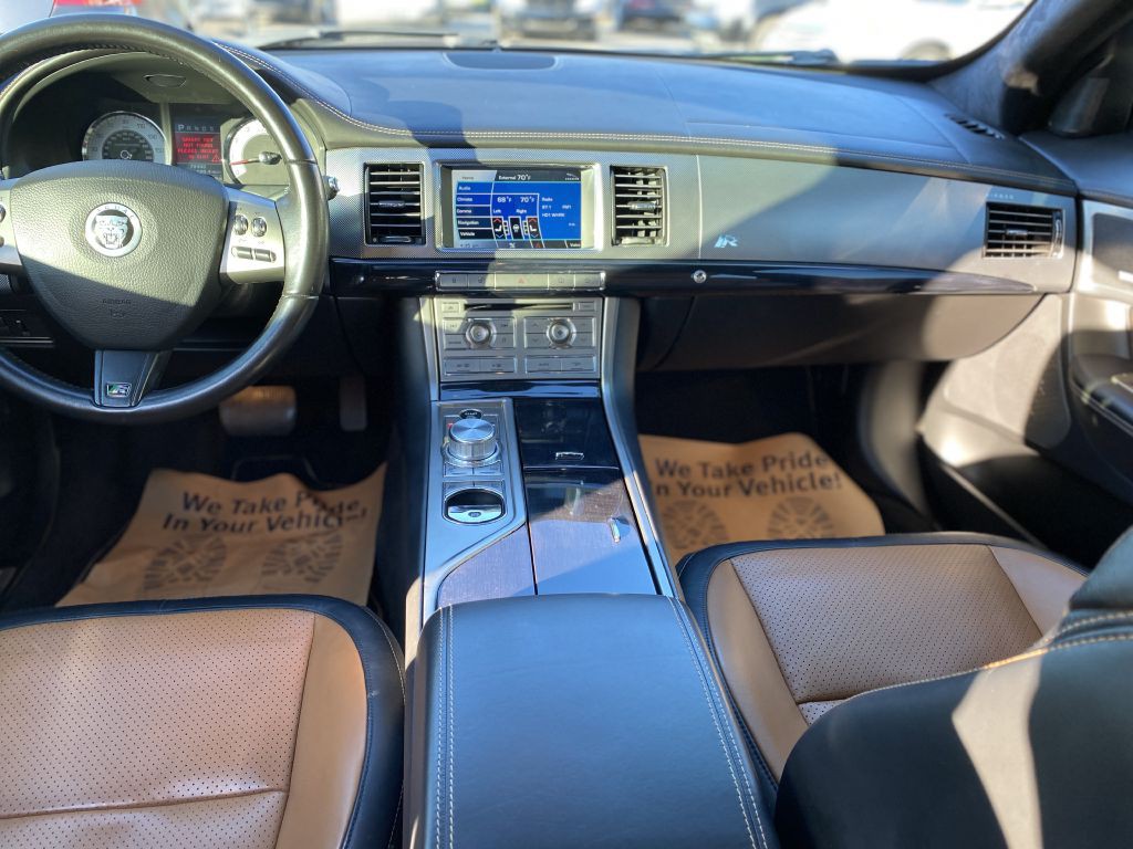 2011 Jaguar XF Image 11