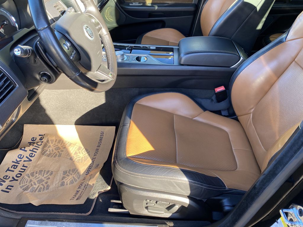 2011 Jaguar XF Image 14