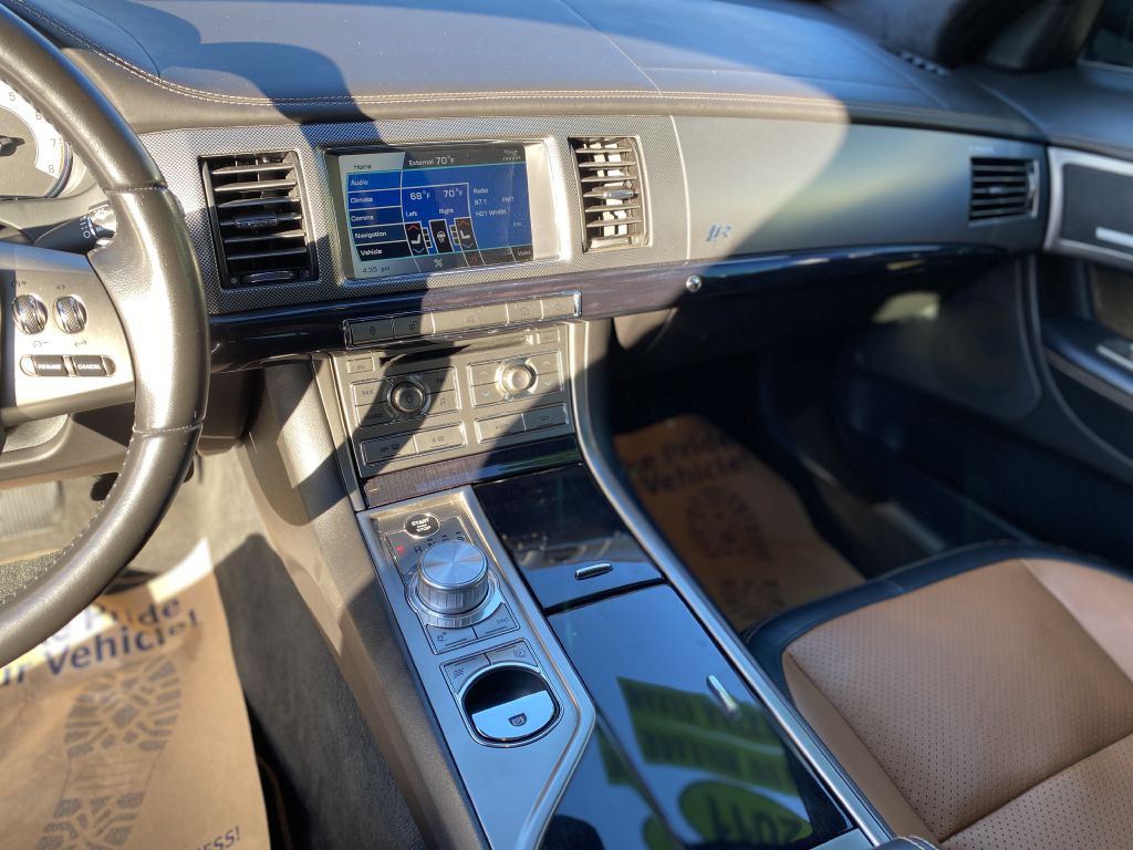 2011 Jaguar XF Image 15