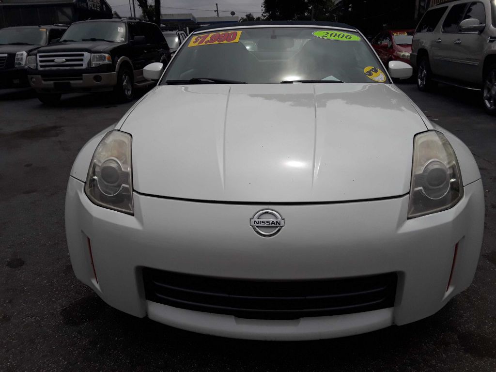 2006 Nissan 350Z Image 2