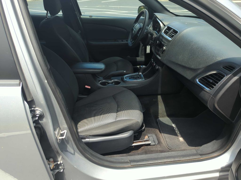 2013 Dodge Avenger Image 12