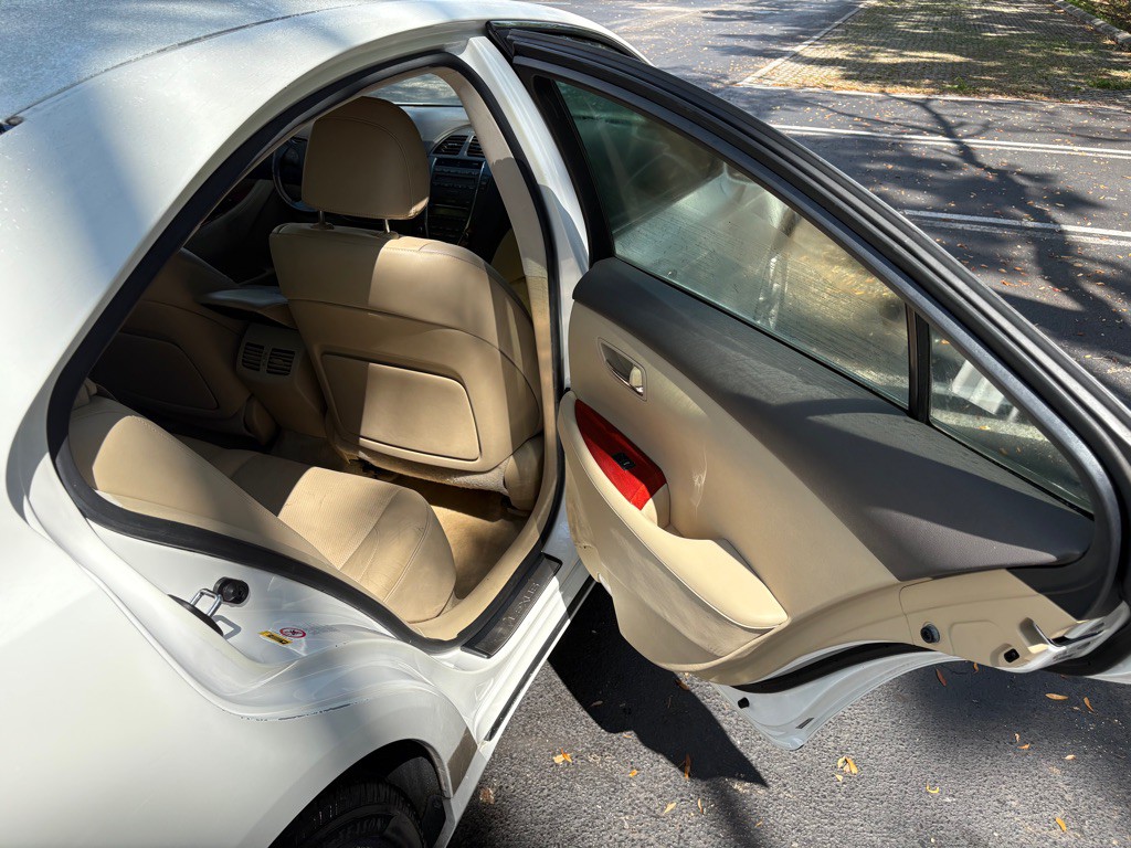 2009 Lexus ES Image 14