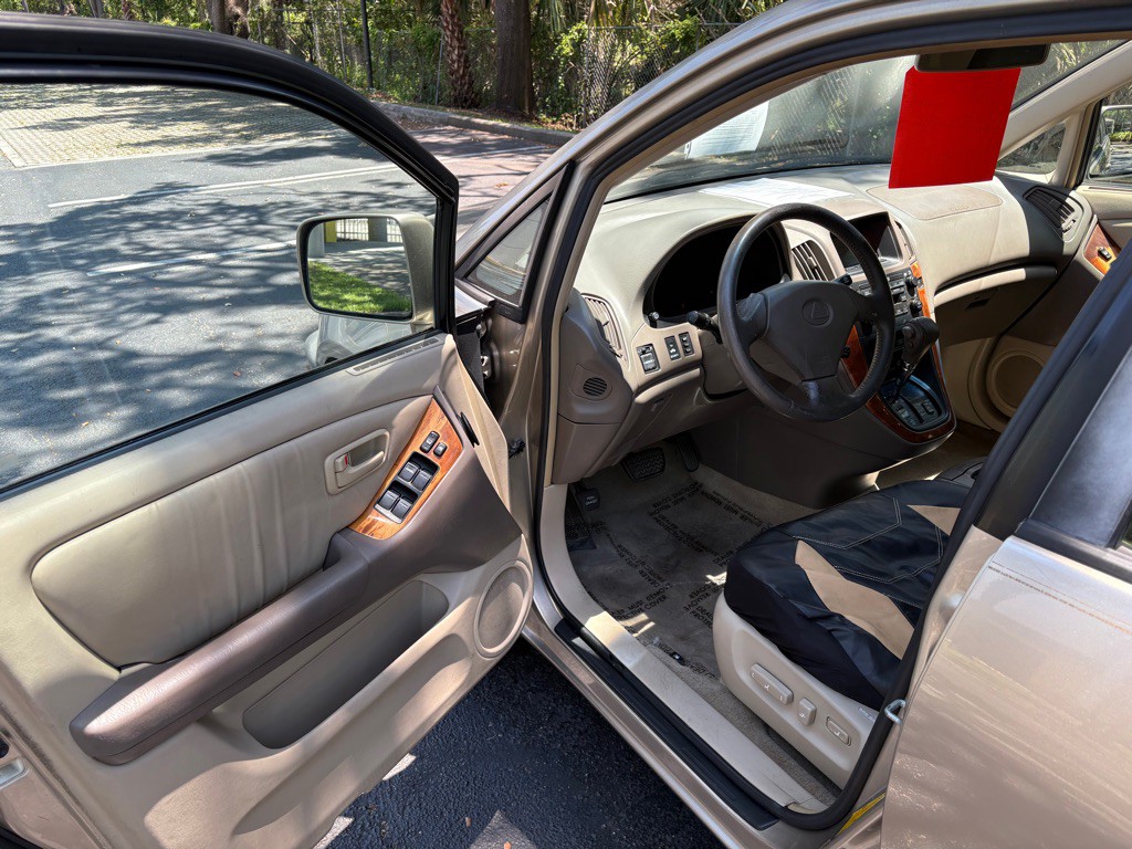 2000 Lexus RX Image 6