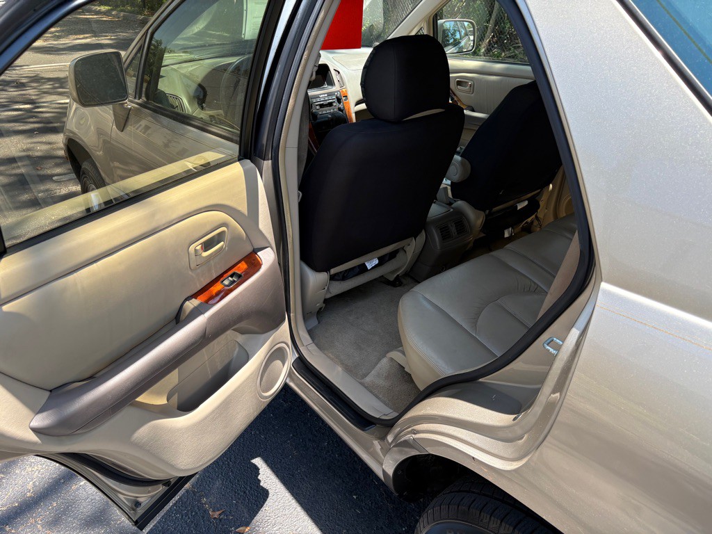 2000 Lexus RX Image 9